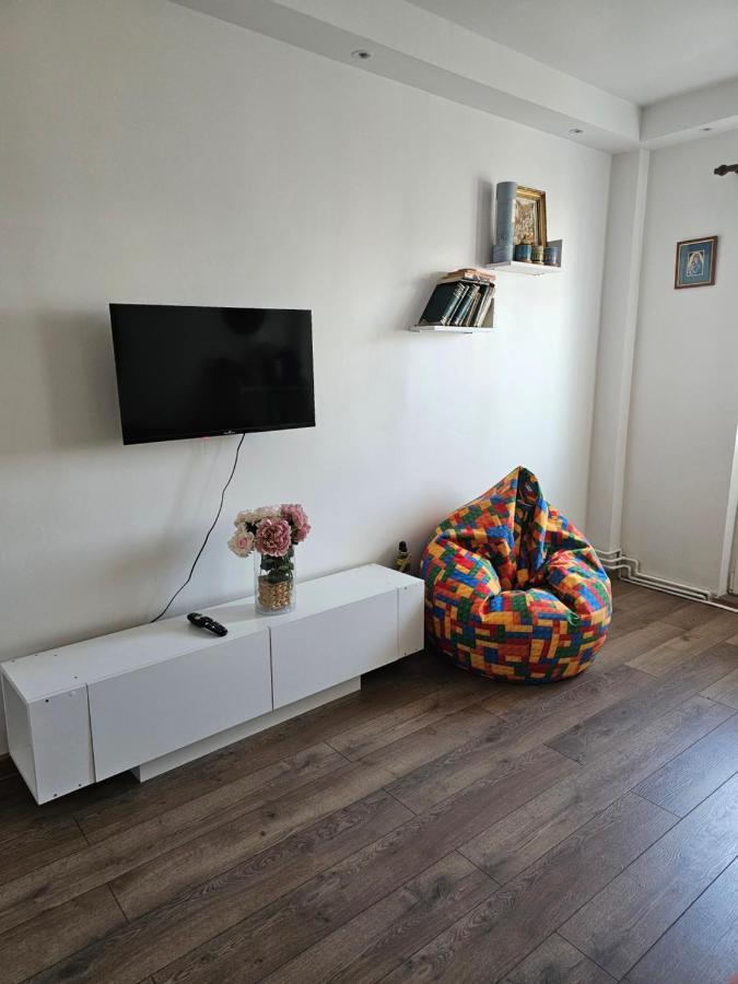 Apartament Near The Park Two Rooms Boekarest Buitenkant foto
